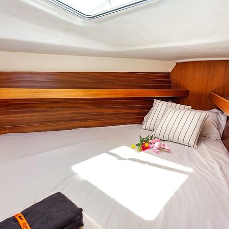 Hotel Sail Boat To Sleep à Sant Adrià de Besòs Extérieur photo