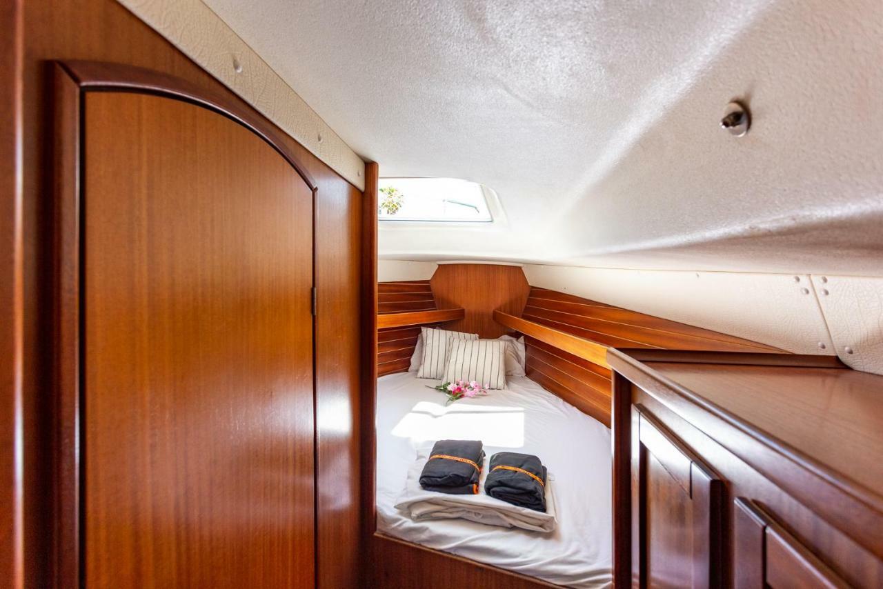 Hotel Sail Boat To Sleep à Sant Adrià de Besòs Extérieur photo