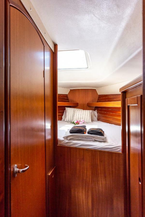 Hotel Sail Boat To Sleep à Sant Adrià de Besòs Extérieur photo