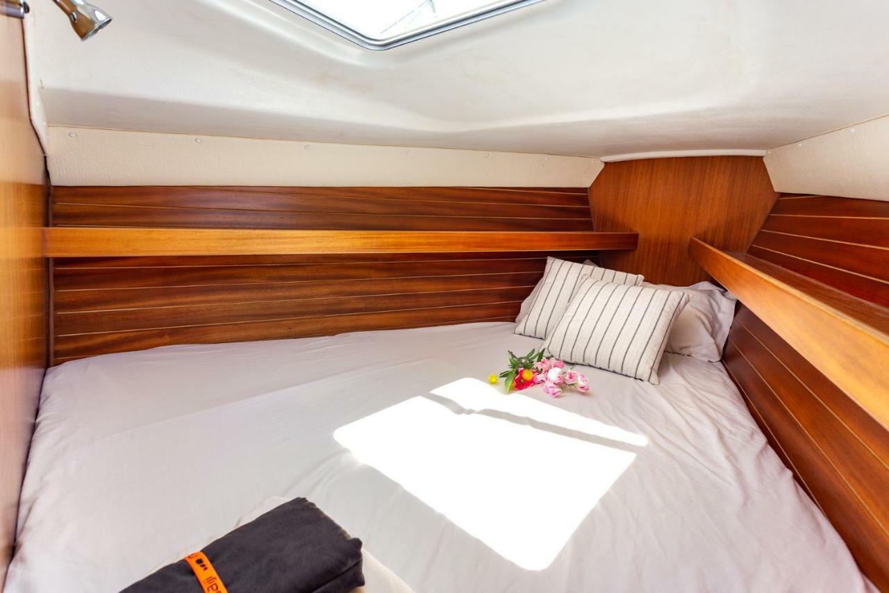 Hotel Sail Boat To Sleep à Sant Adrià de Besòs Extérieur photo