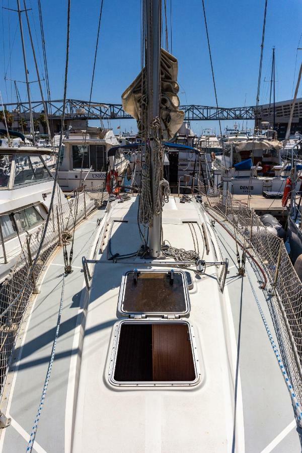 Hotel Sail Boat To Sleep à Sant Adrià de Besòs Extérieur photo