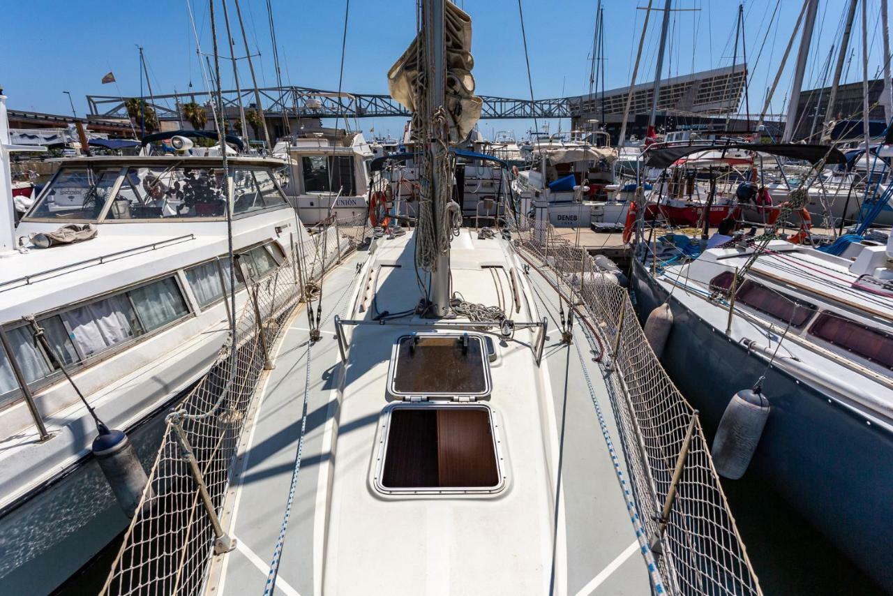 Hotel Sail Boat To Sleep à Sant Adrià de Besòs Extérieur photo