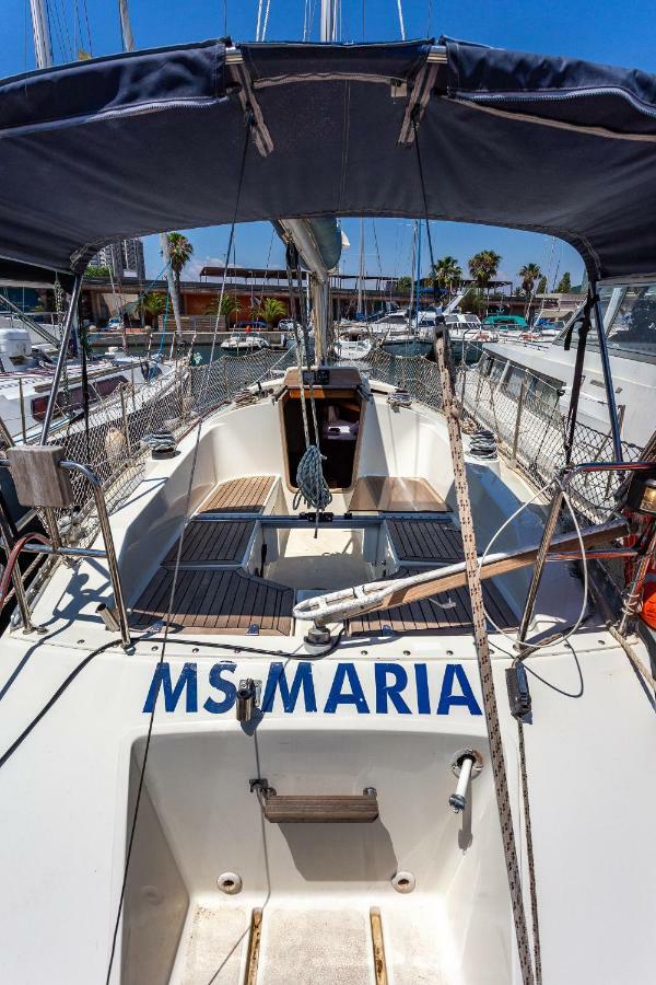Hotel Sail Boat To Sleep à Sant Adrià de Besòs Extérieur photo